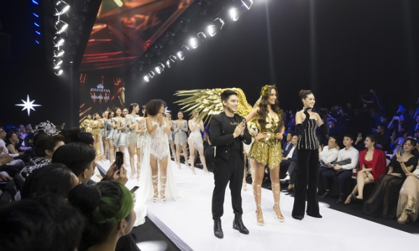 Mãn nhãn với phần trình diễn thăng hoa của Top 71 Hoa hậu Hoàn vũ Việt Nam 2022 tại 'Vinawoman Fashion Show'