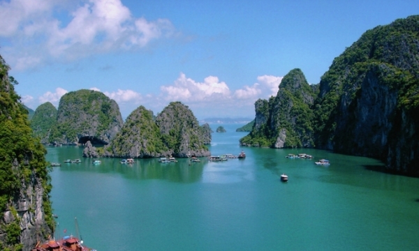 Vịnh Hạ Long vào top 10 điểm du lịch hấp dẫn nhất thế giới năm 2022