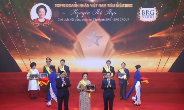 Phó Chủ tịch thường trực HĐQT SeABank được vinh danh Top 10 Doanh nhân tiêu biểu nhất Việt Nam năm 2022
