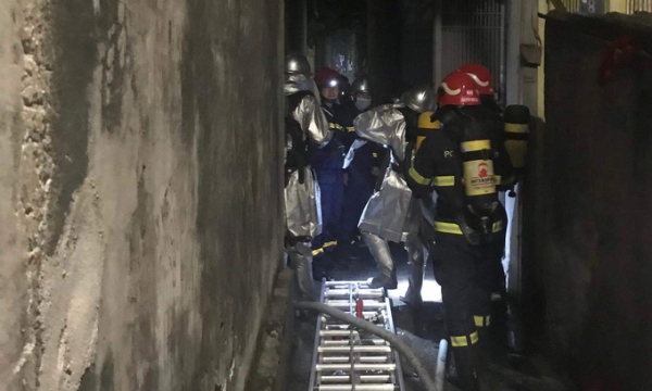 Hà Nội: Kịp thời giải cứu 11 người trong đám cháy tại Cầu Giấy