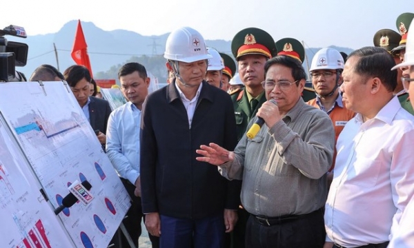 Thủ tướng kiểm tra công trình mở rộng thủy điện Hòa Bình