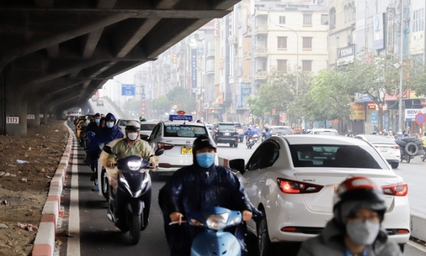 Hà Nội: Hàng loạt xe máy chạy ngược chiều nháo nhào quay xe bỏ chạy khi gặp lực lượng CSGT