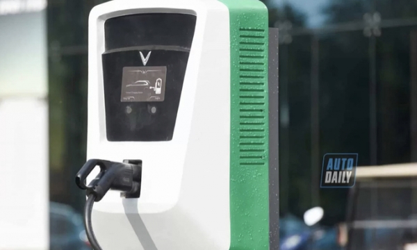 VinFast  tăng phí sạc xe điện