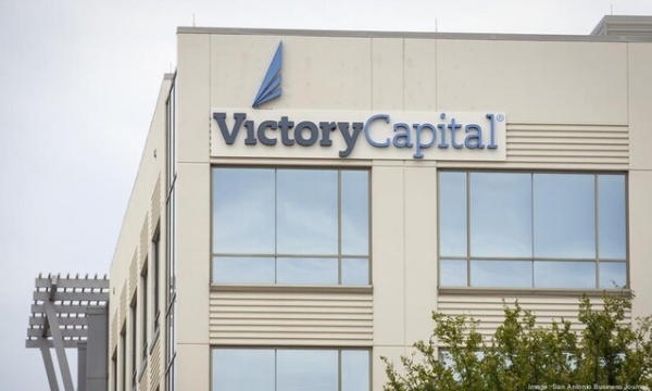 5 nhà đầu tư sẽ mua 100 triệu cổ phiếu PTL của Victory Capital với giá cao ngất ngưỡng