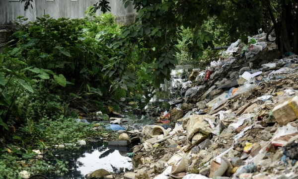 Người dân khốn khổ vì rác thải “bủa vây” khu dân cư Định Công, Hà Nội