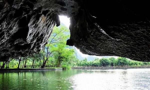 Khám phá hệ thống hang động độc đáo tại Thung Nham - Ninh Bình