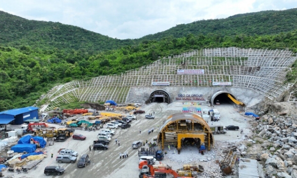 Hầm đường bộ dài nhất cao tốc Bắc – Nam sẽ thông xe trong tháng 8