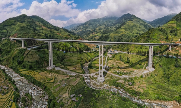 Cận cảnh cầu vượt cạn cao nhất Việt Nam 500 tỷ đồng, nối cao tốc Nội Bài – Lào Cai đi Sa Pa