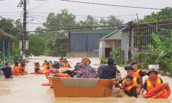 Thủ tướng yêu cầu sơ tán dân ra khỏi khu vực nguy hiểm trong mưa lũ