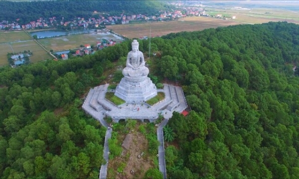 Bên trong ngôi chùa hàng nghìn năm tuổi từng là trung tâm Phật giáo lớn nhất Việt Nam chứa 35 toà tháp, 'cất giữ' kho báu vô giá nặng hơn 3.000 tấn trên đỉnh núi
