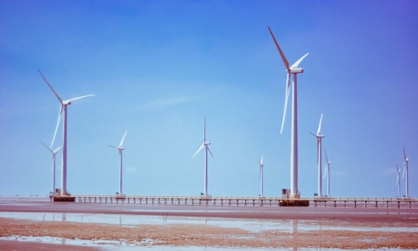 Kỳ vĩ cánh đồng điện gió duy nhất trên biển của Việt Nam và đầu tiên trên thềm lục địa ở Đông Nam Á: 62 trụ tua bin thép 'khổng lồ' cao 82m, nặng hơn 200 tấn với cảnh quan đẹp vô thực