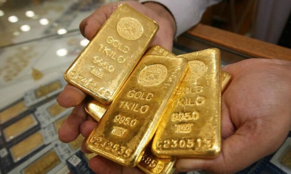 Giá vàng tăng mạnh: Nhà đầu tư tranh thủ chốt lời, người vay vàng hoang mang