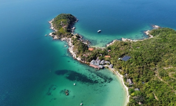 'Hòn Đảo hoang' của vợ chồng Việt - Pháp: CNN ca ngợi nơi đẹp nhất ĐNA, Forbes nói 'nhất định phải đến đây một lần trong đời'
