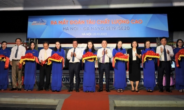 Ra mắt đoàn tàu chất lượng cao Hà Nội - Đà Nẵng SE19/SE20