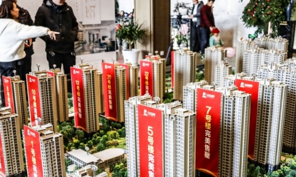 Trung Quốc chật vật giải cứu các 'ông trùm' bất động sản mong vực dậy nền kinh tế đang chìm trong 'bóng đêm'