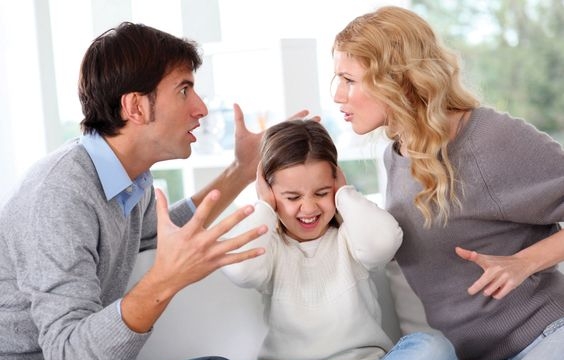 4 kiểu người cha mẹ nên hạn chế cho trẻ tiếp xúc dù thân quen, đừng cả nể mà hại con