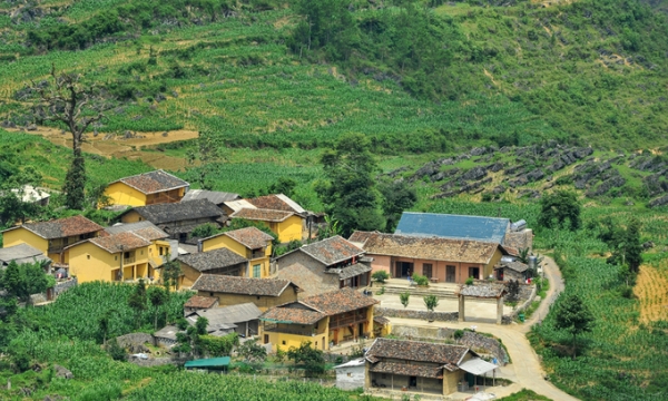 Vẻ đẹp bình yên, cổ kính như cảnh phim của “ngôi làng cổ tích” nằm giữa núi rừng nơi cực Bắc Việt Nam