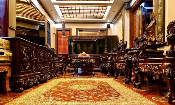 Bên trong căn nhà 100 tỷ ở Hà Nội 'gây sốt': Nội thất gỗ quý bao phủ, đến sàn nhà cũng lát gạch đồng tiền đỏ với họa tiết mạ vàng