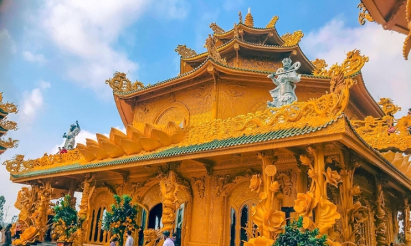 Ngôi chùa dát vàng ở Việt Nam được mệnh danh 'Thái Lan thu nhỏ': Cổ tự hơn trăm năm tráng lệ, uy nghi, nằm trên đất 4ha, chỉ cách Hà Nội 1 giờ đi xe máy