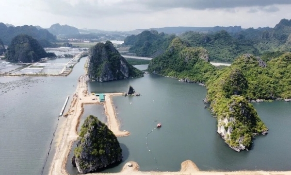 Phó Thủ tướng yêu cầu kiểm tra dự án quây núi đá vịnh Hạ Long làm 'hòn non bộ'