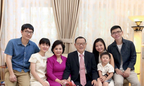 Chân dung ái nữ “tài sắc vẹn toàn” nhà đại gia gốc Hoa kế nghiệp đế chế giày dép huyền thoại Việt Nam, trở thành CEO điều hành doanh nghiệp 9.000 nhân sự ở tuổi 38