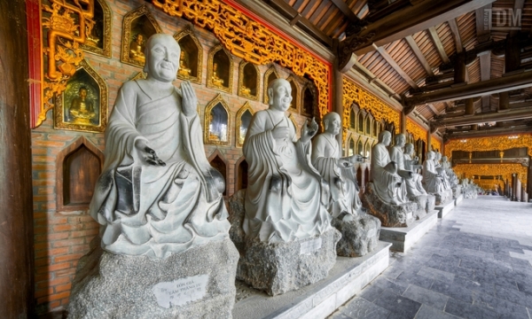 Việt Nam có ngôi chùa sở hữu hành lang La Hán 234 gian với hơn 500 pho tượng tạc từ đá dài nhất châu Á