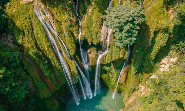 Huyện có thác nước đẹp như “tiên cảnh” ẩn mình giữa núi rừng Tây Bắc, là cửa ngõ của tỉnh rộng nhất miền Bắc