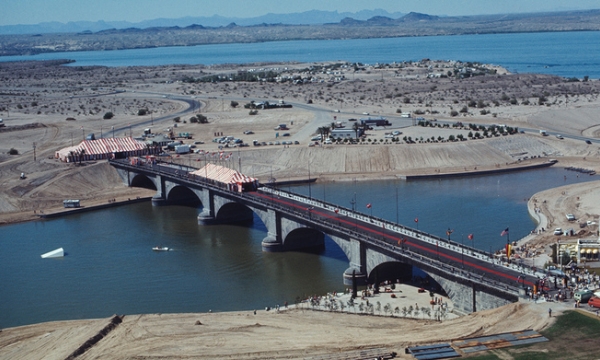 Cây cầu 10.000 tấn sắp thành phế liệu bỗng được mua giá 10 triệu USD, thương vụ 'buôn' cầu xuyên biên giới có 1-0-2 trong lịch sử