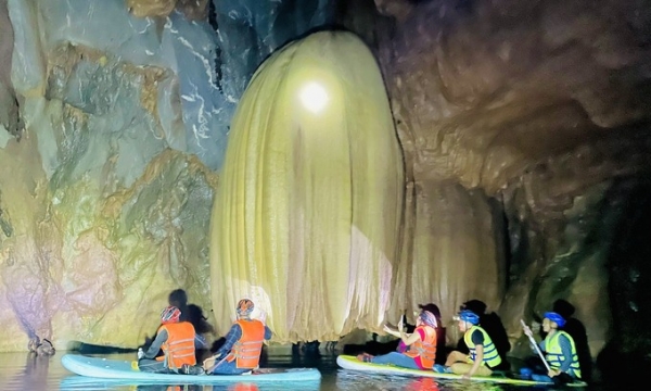 Khám phá hang động 1,5km 'xẻ đôi' dãy Trường Sơn: Có suối ngầm chảy từ biên giới Việt - Lào, thạch nhũ đẹp như tấm lụa