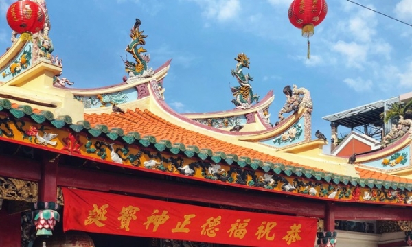 Ngôi chùa 300 năm tuổi lâu đời nhất của người Hoa giữa lòng Sài thành, nằm trong khuôn viên rộng lớn 2.500m2, lưu giữ nhiều cổ vật giá trị