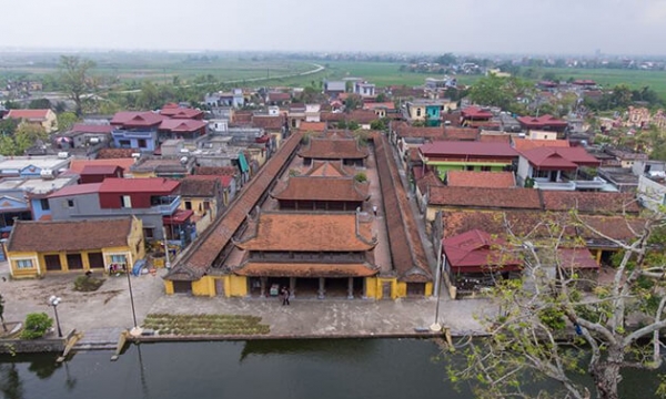 Ngôi làng trăm tuổi hình cá chép độc nhất Việt Nam nổi tiếng hiếu học, là quê hương của cố Tổng Bí thư Trường Chinh
