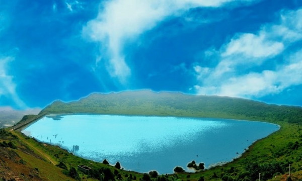 Khám phá hồ nước ngọt trên đỉnh núi lửa duy nhất Việt Nam: Thể tích đến 300.000m3, cung cấp nước cho cư dân của 2 hòn đảo