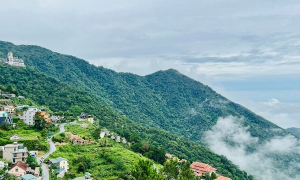 Khám phá một thị trấn ở miền Bắc Việt Nam lần thứ hai đón nhận giải thưởng “Thị trấn du lịch hàng đầu thế giới”, nơi được ví đẹp tựa xứ sở sương mù ở Anh Quốc