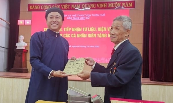 Thừa Thiên Huế tiếp nhận gần 80 tư liệu, hiện vật lịch sử do người dân hiến tặng