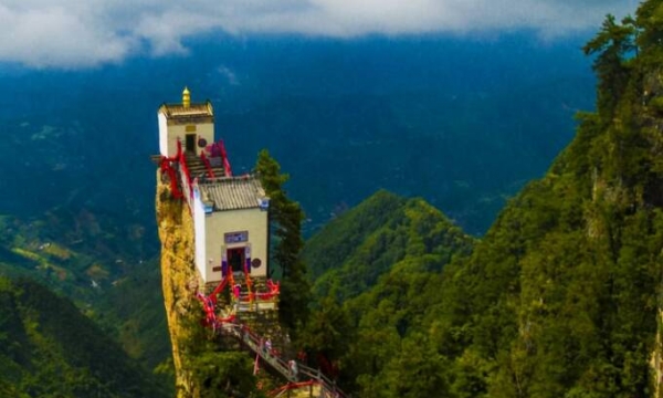 5 ngôi đền, chùa được xây dựng ở những nơi nguy hiểm bậc nhất Trung Quốc nhưng du khách vẫn ‘lặn lội đường xa’ tìm đến