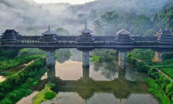 Độc đáo cây cầu gỗ không sử dụng đinh để xây dựng: Đã tồn tại hơn 100 năm tuổi, đẹp như trong phim cổ trang Trung Quốc