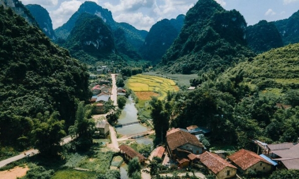 Làng đá cổ hơn 400 năm tuổi với những ngôi nhà như ‘pháo đài’ ở tỉnh biên giới Việt Nam, chỉ có vỏn vẹn 14 hộ dân sinh sống