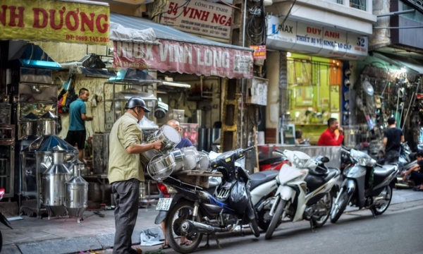 Con phố cổ ở Hà Nội dài 130m suốt trăm năm không thay đổi: Nơi có thể 'gõ ra tiền' hằng ngày, bán một thứ Tết đến nhà nào cũng cần phải sắm