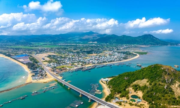 Miền Trung Việt Nam sẽ có 'kinh đô du lịch nghìn tỷ' vào năm 2025: Nơi 'đất võ, trời văn', còn được thiên nhiên ban tặng đường bờ biển dài hơn 130km