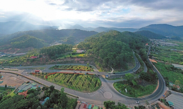Cung đường đèo có 'khúc cua tử thần' được đầu tư cải tạo hơn 550 tỷ: Sở hữu mặt đường 14,5m rộng nhất Việt Nam, tương đương quy mô đường cao tốc