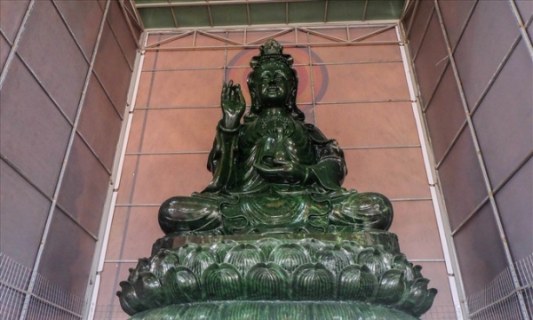 Bức tượng ngọc Nephrite Quán Thế Âm gần 15 tấn, tư thế ngồi lớn nhất Việt Nam: Được xem như 'song sinh' với pho tượng 'Phật Ngọc Hòa bình Thế giới'