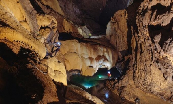 Kỳ quan bên trong hang động sở hữu hệ thống 1.000 khối thạch nhũ hình nón phức tạp, được ví như 'cung điện lộng lẫy' giữa đại ngàn Phong Nha