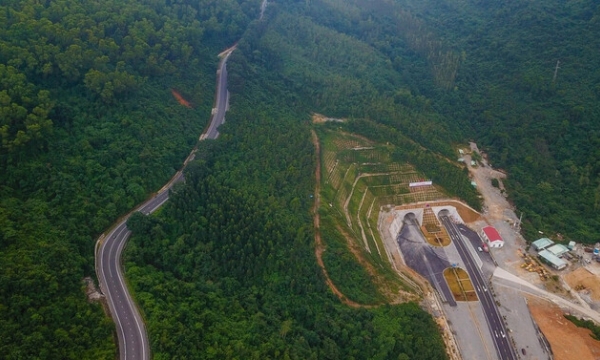 Hầm đường bộ gần 4.000 tỷ đồng dài thứ ba Việt Nam được ví như ‘công trình sinh thái’ của khu vực Trung Trung Bộ, hoàn toàn do người Việt xây dựng