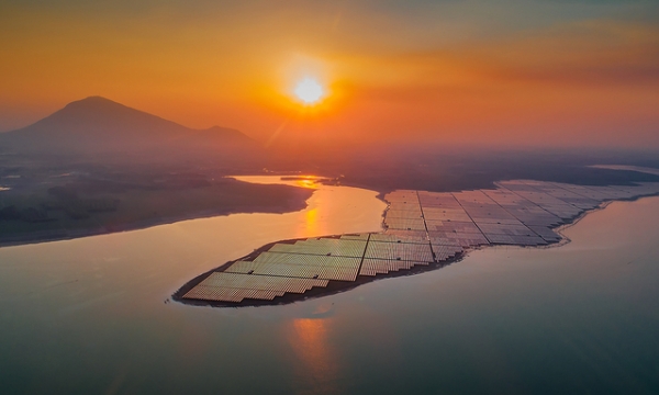 Hồ thủy lợi nhân tạo 270km2 lớn nhất Việt Nam, rộng gấp 2.250 lần hồ Gươm, trải dài trên địa phận 3 tỉnh Đông Nam bộ