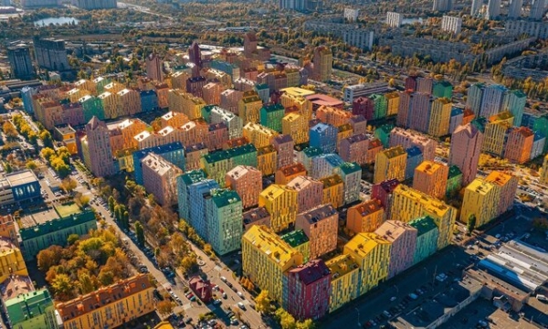 Chiêm ngưỡng ‘thị trấn lego’ rộng 46ha với sắc màu sặc sỡ, du khách cứ ngỡ lạc vào thế giới đồ chơi