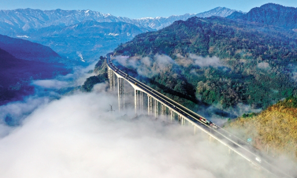 Cao tốc ‘thiên lộ trên mây’ trị giá 80.000 tỷ đồng: Dài 240km, uốn lượn như rồng bay quanh ngọn núi