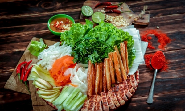 Vượt Nha Trang, món nem nướng ở một địa phương được vinh danh Kỷ lục châu Á về ẩm thực