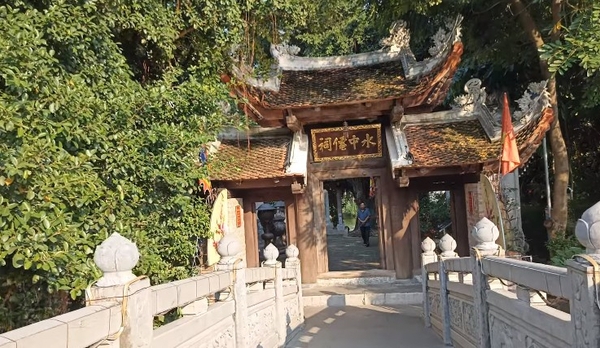 Đền Thuỷ Trung Tiên, di tích lịch sử độc đáo giữa trung tâm Thủ đô