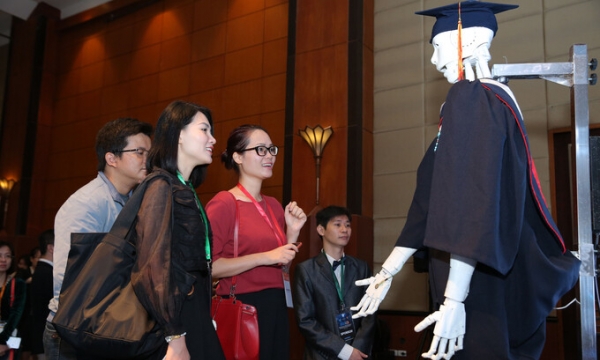 Robot trí tuệ nhân tạo đầu tiên của Việt Nam: Cao 1,8m, có đủ 5 giác quan, hội tụ nhiều công nghệ tiêu biểu, được kỳ vọng trở thành biểu tượng của giáo dục 4.0