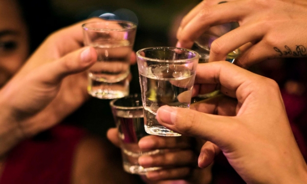 Chuyên gia chỉ ra 3 sai lầm khi uống rượu có thể đe dọa đến tính mạng, điều đầu tiên giới trẻ Việt thường xuyên làm